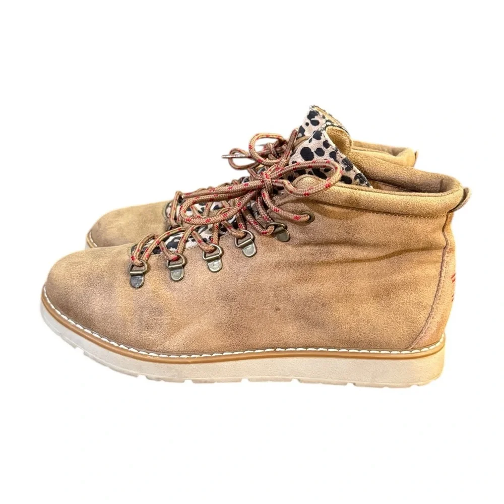 BOBS from Skechers Alpine-Mt Gato boots leopard print tongue Women’s Size 9